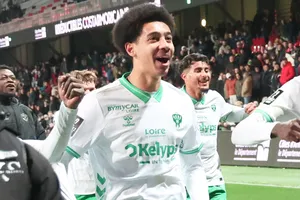 Mercato ASSE : le jeu des enchères ne fait que commencer pour Djylian N’Guessan, la pépite des Verts a charmé De Zerbi et Tottenham