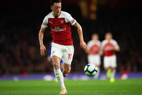 Arsenal : Özil et Kolasinac ont été agressés à Londres