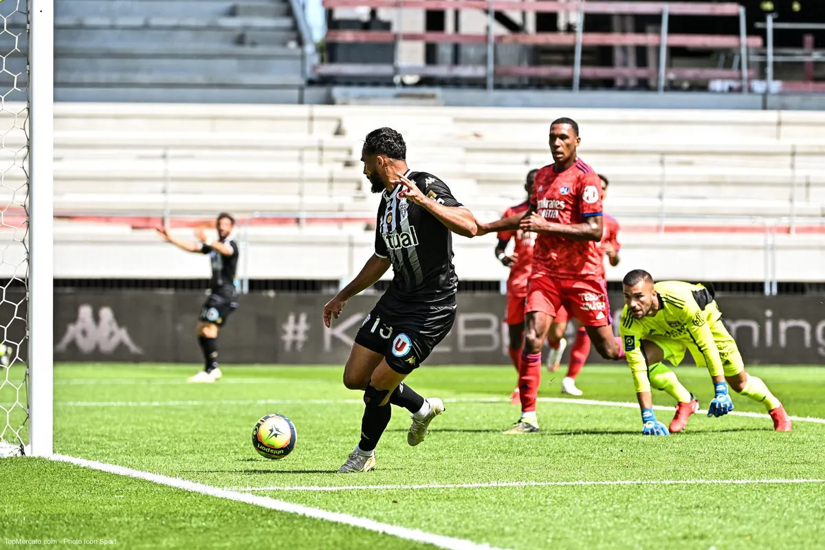 Sofiane Boufal, SCO-Lyon