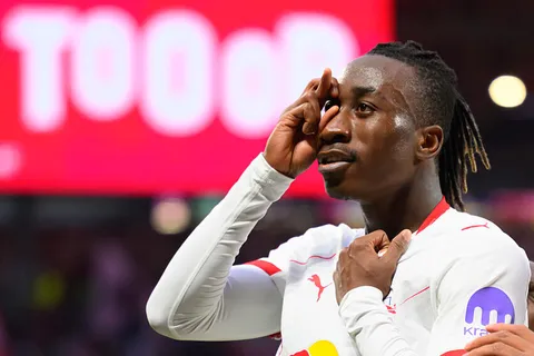 Mercato – L’un des meilleurs dribbleurs du Big 5, Yan Diomande, met les cadors européens à ses pieds