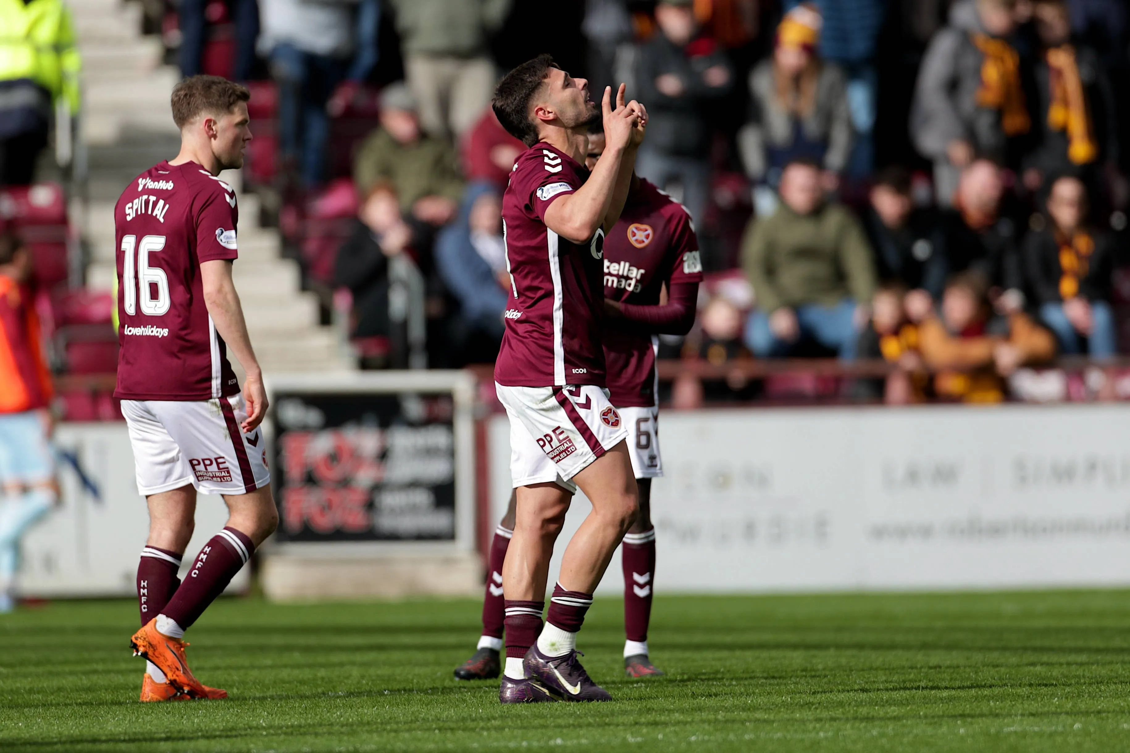Claudio Braga célèbre un but avec Hearts. Crédits: IMAGO / SportPix UK / James Christie