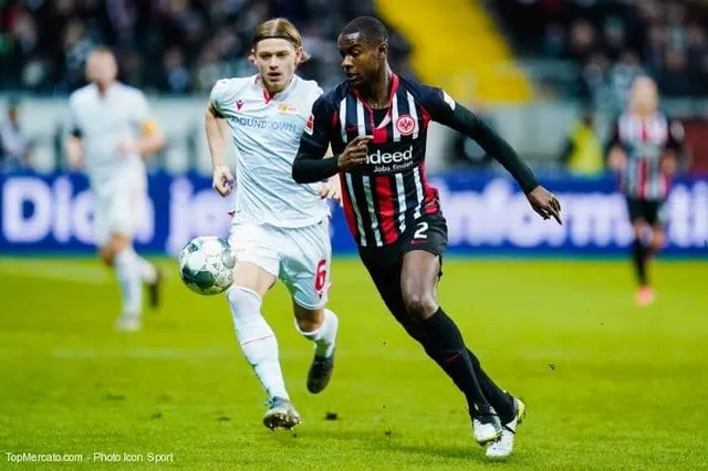 Eintracht Francfort : deux cadors anglais sur Ndicka