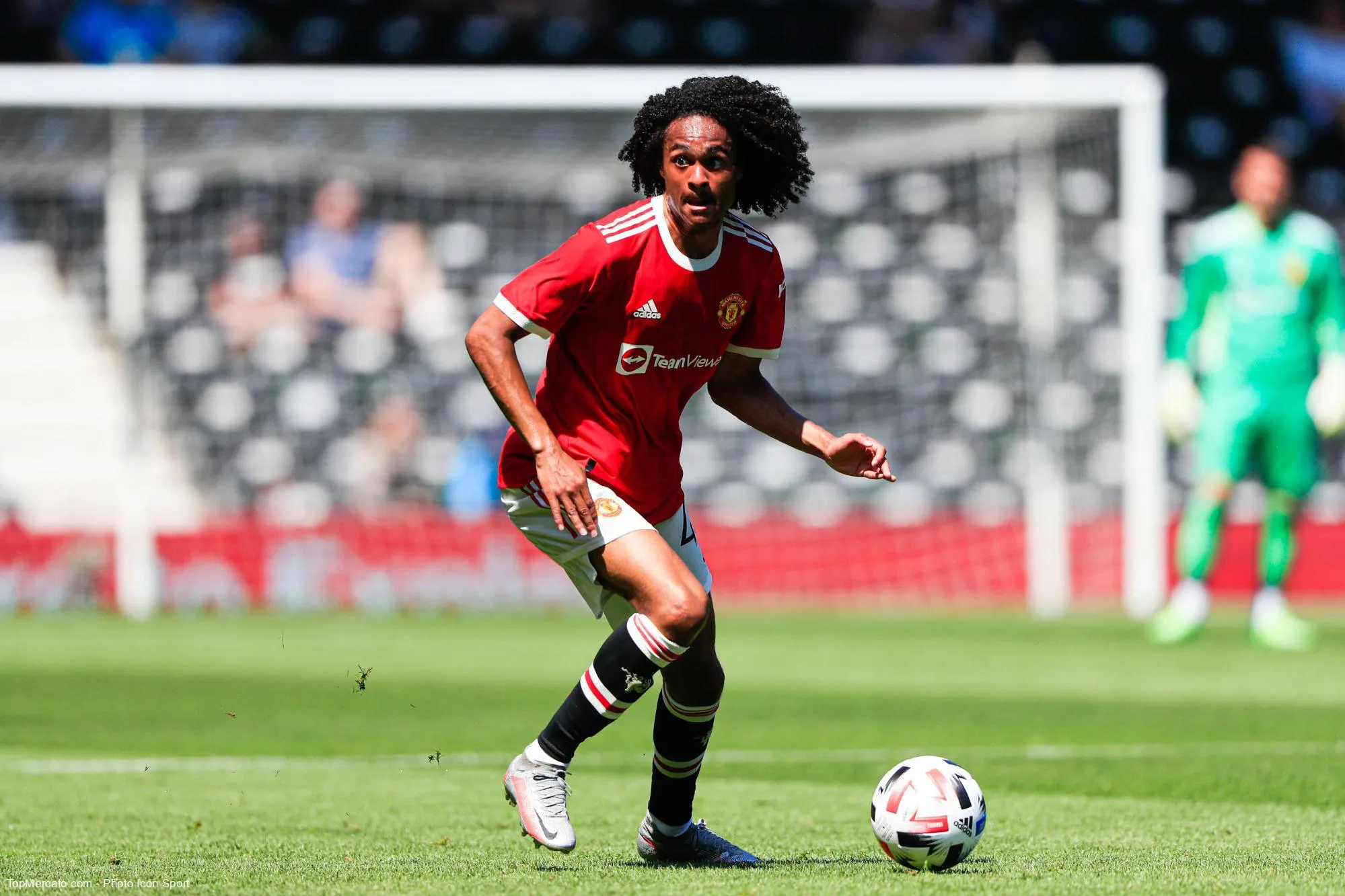 Tahith Chong, Manchester United