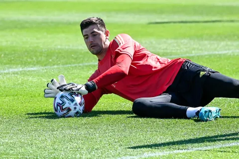 Real Madrid : Courtois s’adresse aux fans après l’humiliation contre le Barça