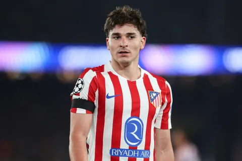 Mercato Barça : l’Atletico Madrid prépare une offre démentielle pour retenir Julian Alvarez