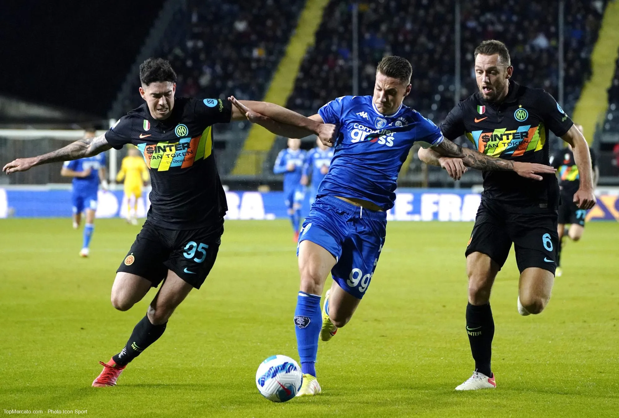 Stefan de Vrij et Andrea Pinamonti, match Empoli-Inter Milan