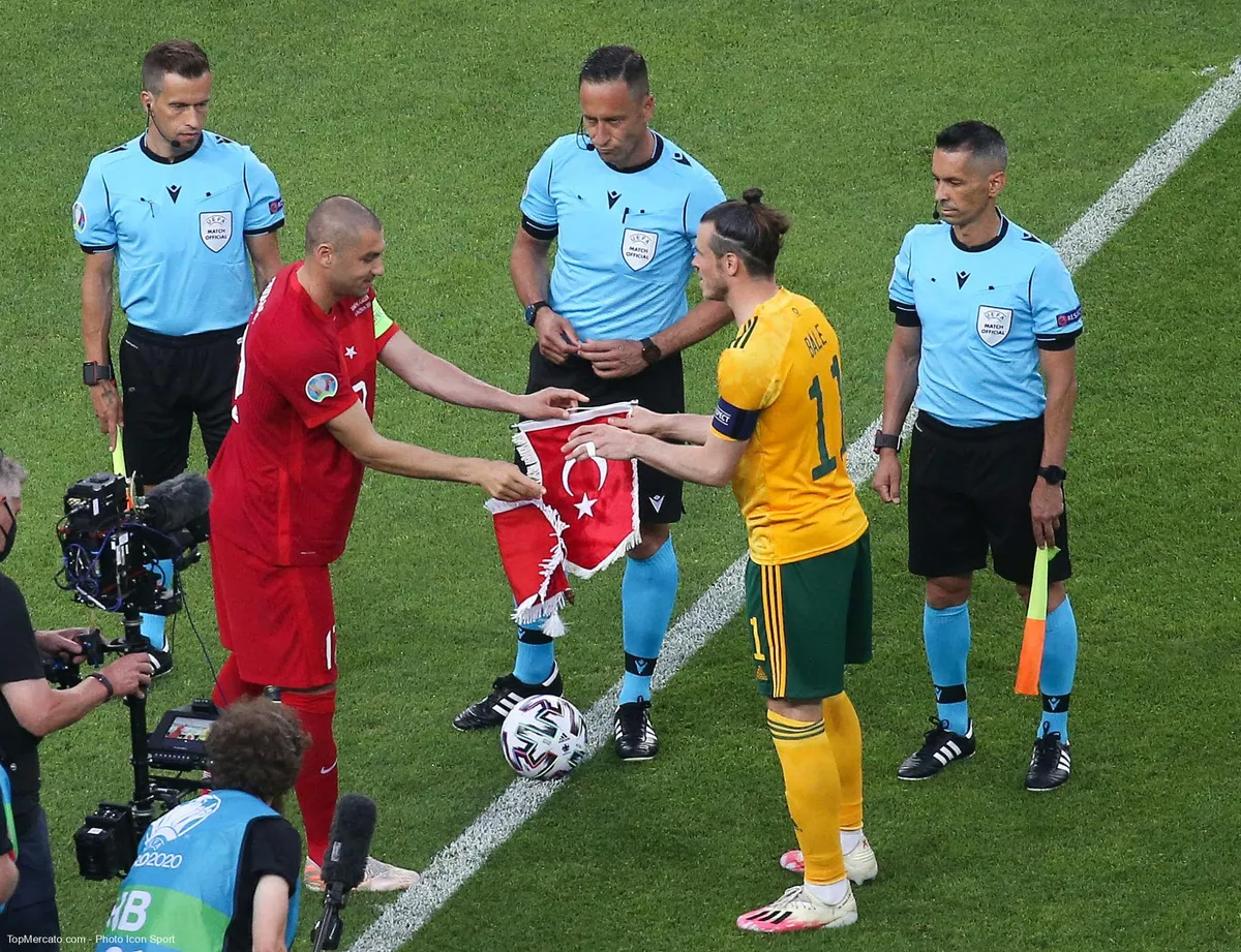 Burak Yilmaz et Gareth Bale, Pays de Galles-Turquie
