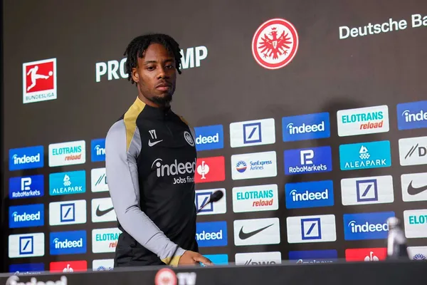 Elye Wahi, Eintracht Francfort