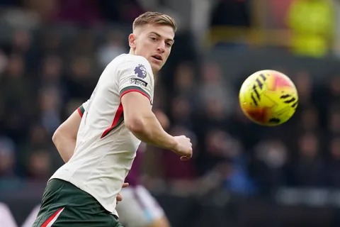 Mercato Chelsea : Liam Delap “dans l’impasse” avec Rosenior, Manchester United parmi ses 5 prétendants