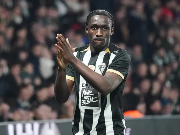 Mercato Angers : la Premier League va passer à l’offensive pour Sidiki Chérif, la barre des 25 M€ atteinte ?