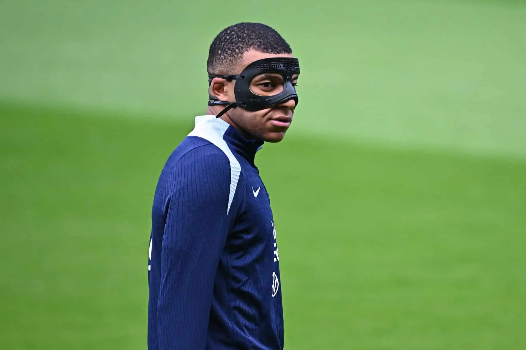 Après la blessure de Kylian Mbappé, quel sportif tricolore, amusé, a proposé à l’attaquant “un code promo” pour se procurer un masque ?