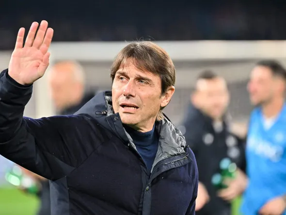 Mercato Manchester United : dans une “situation d’urgence”, Naples prêt à retenter sa chance pour un Red Devil ?