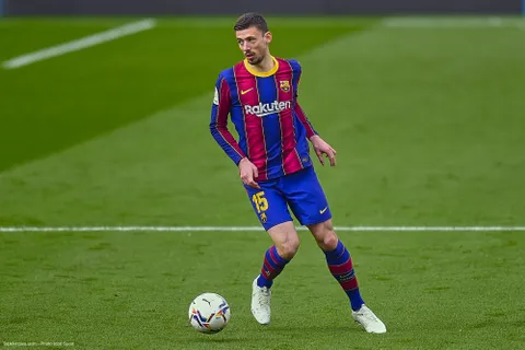 Mercato - Barça : le club n’exclurait pas un départ de Lenglet