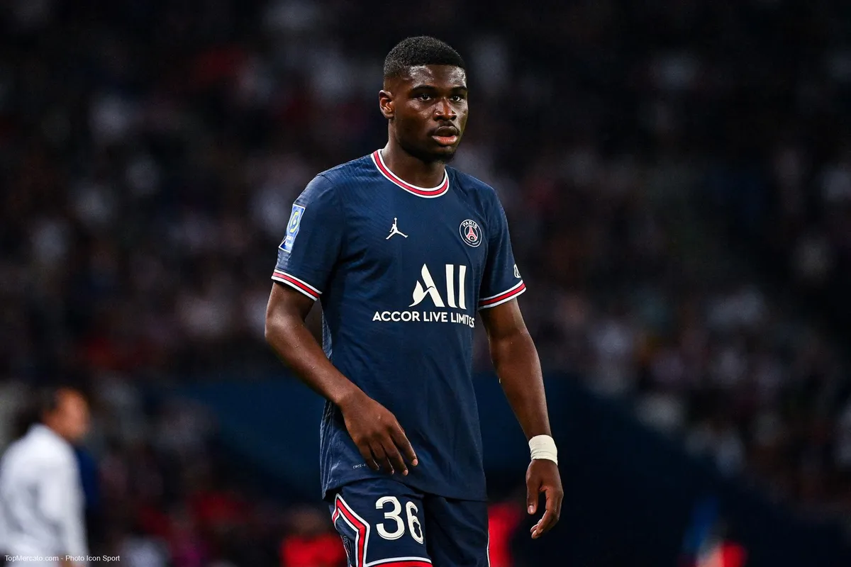 Eric Junior Dina-Ebimbe, PSG