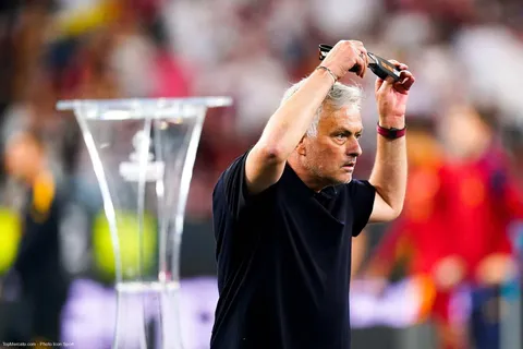 AS Rome : Mourinho pète les plombs contre l’arbitre !