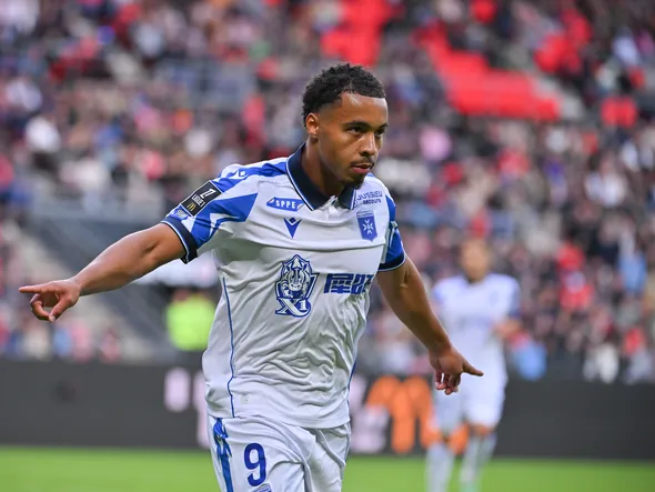 Mercato AJA : Cameron Archer, le buteur tant attendu qui rappelle la belle affaire Hamed Traoré