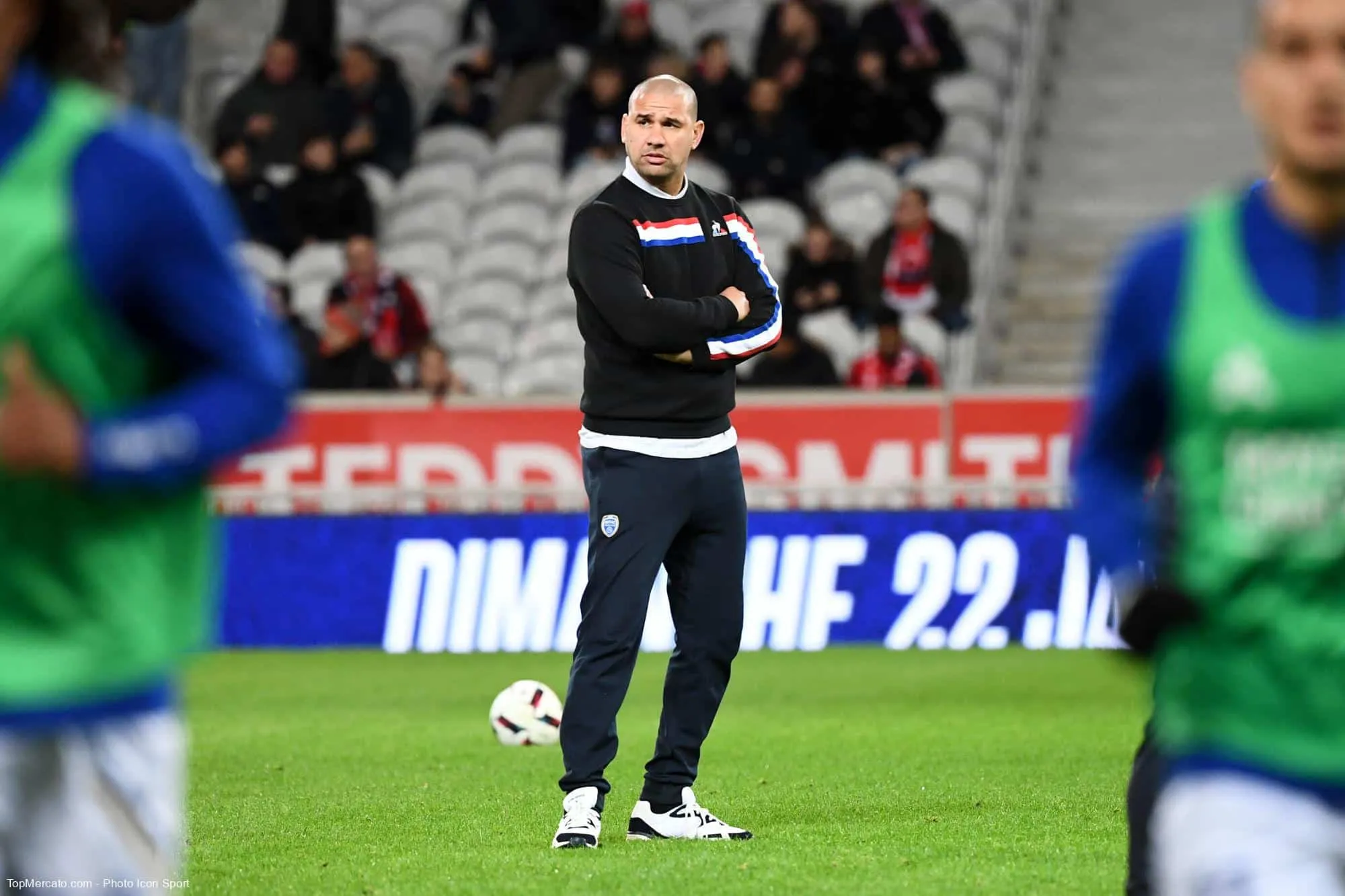 Quelle est la nationalité de Patrick Kirsnorbo, le coach ayant remplacé Bruno Irles à Troyes au cours de la saison ?