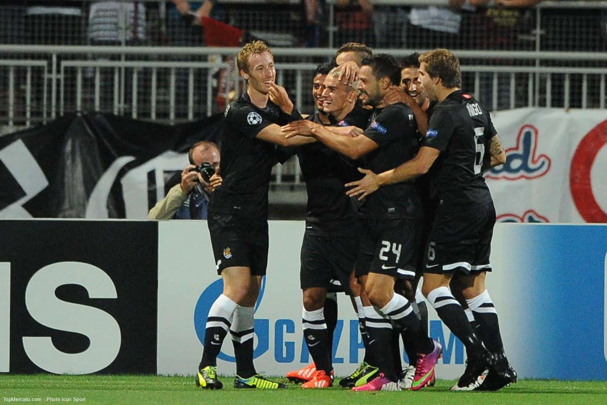 Contre quel club français Antoine Griezmann a-t-il inscrit un ciseau en barrages de Ligue des Champions lors de la saison 2013-2014 ?