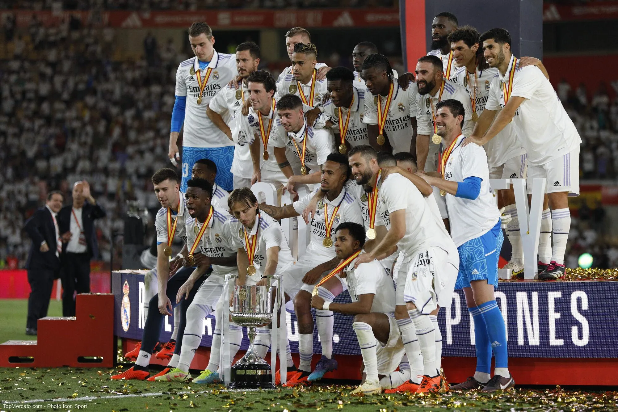 En demi-finale retour de la Coupe du Roi, quel Madrilène a inscrit un triplé et donné une passe décisive pour une victoire 4-0 contre le FC Barcelone ?