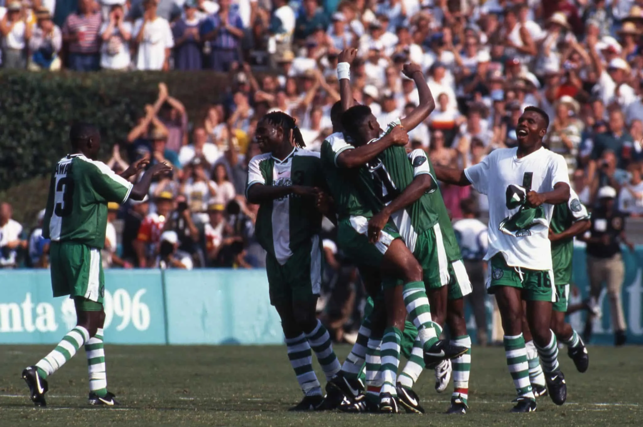 Parmi ces propositions, quelle est la seule star a avoir disputé les JO avec son pays, précisément en 1996, année du sacre du Nigeria ?