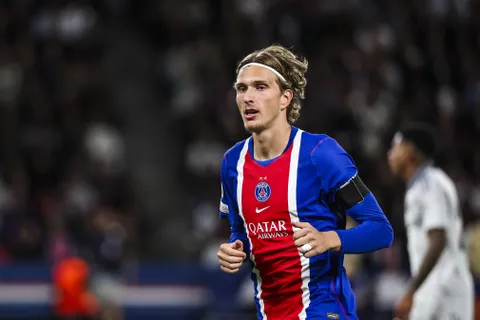 Mercato PSG : “J’ai le temps”, Mika Godts répond aux doutes après ses débuts compliqués