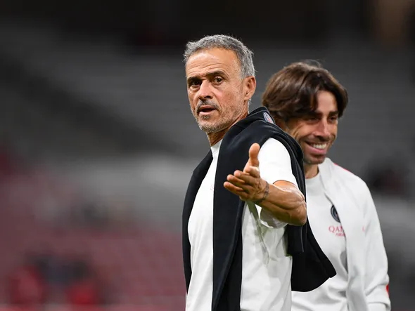 PSG : sans recrue au poste de latéral droit lors du mercato, Luis Enrique pourrait s’appuyer sur un titi