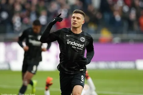 Real Madrid : Jovic débarque chez les Merengues (Officiel)