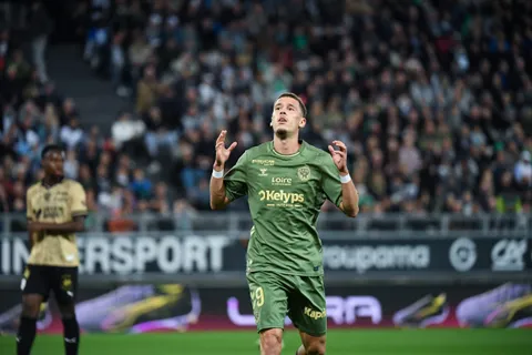 Mercato ASSE : Pourquoi la valeur de Lucas Stassin a baissé en 4 mois