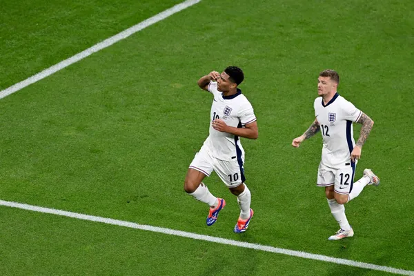 Jude Bellingham Kieran Trippier Angleterre