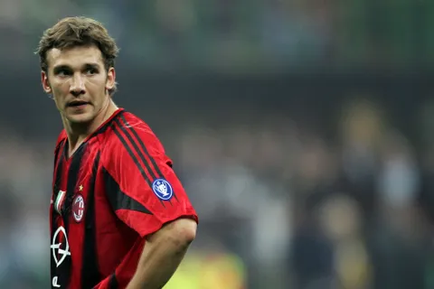 AC Milan : “il est sur la bonne voie, mais ne lui demandez pas d’être Ibrahimovic”, Andriy Shevchenko se penche sur le problème du 9