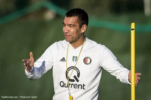 Man City : Van Bronckhorst après Guardiola ?