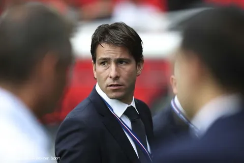 PSG : le club dément un départ de Maxwell