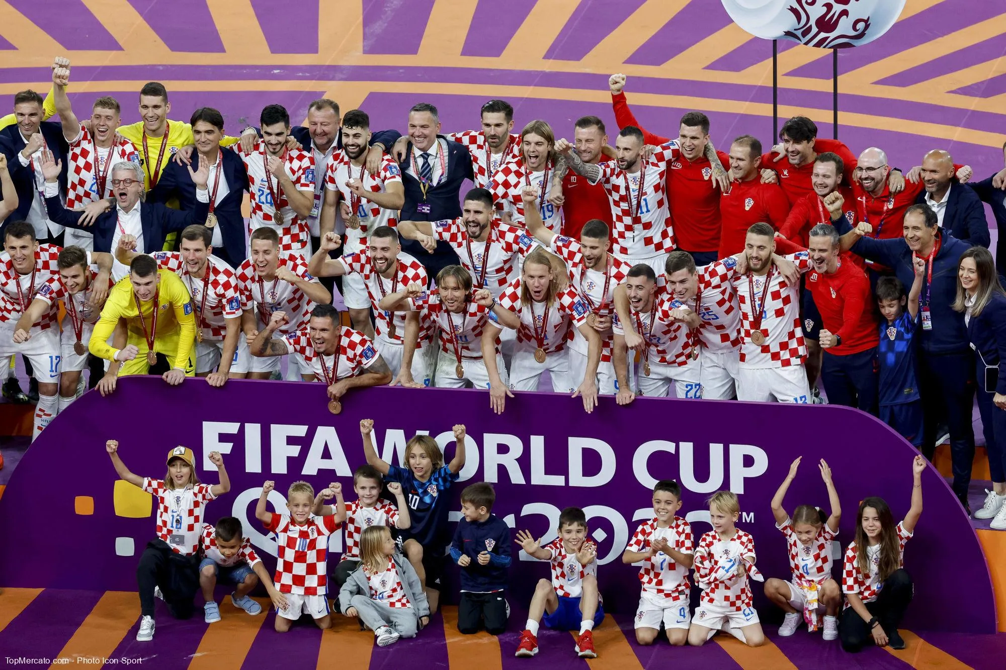 Quel milieu de terrain, qui compte 106 capes en sélection avec la Croatie, a disputé 42 matchs avec les équipes de jeunes d’un autre pays, la Suisse ?