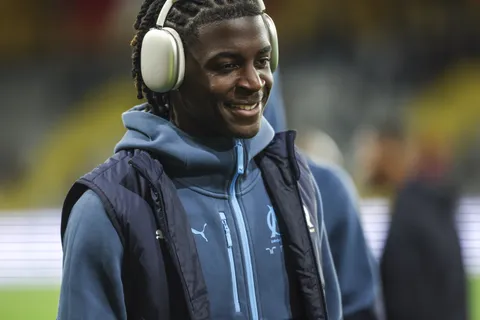 Mercato OM : l’impressionnante liste des 9 prétendants de Darryl Bakola qui risquent de déchanter