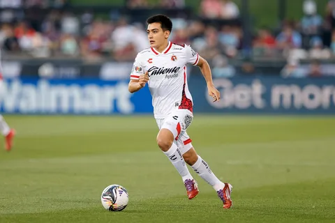 Manchester United rejoint le Real Madrid, le Barça et Manchester City sur Gilberto Mora