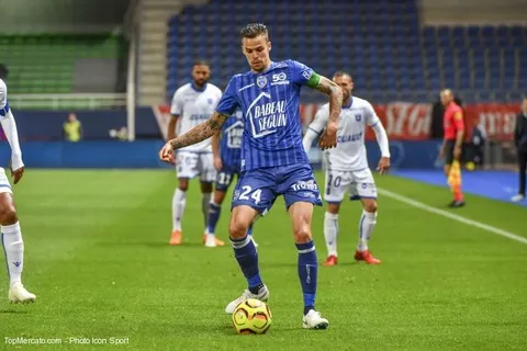 Officiel Mercato - Troyes : Giraudon jusqu’en 2024 avec le promu