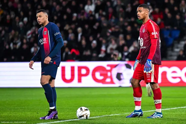 Kylian Mbappé Guillaume Restes PSG Paris Toulouse FC TFC