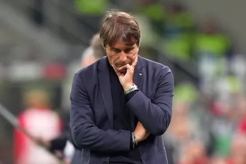 Naples : “trop de recrues”, les explications contradictoires de Conte après la déroute 6-2 à Eindhoven