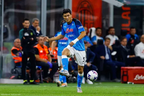 Mercato - Naples craint une offensive de Manchester United pour un défenseur