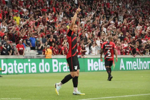 Mercato - Grosse concurrence pour une piste du Barça