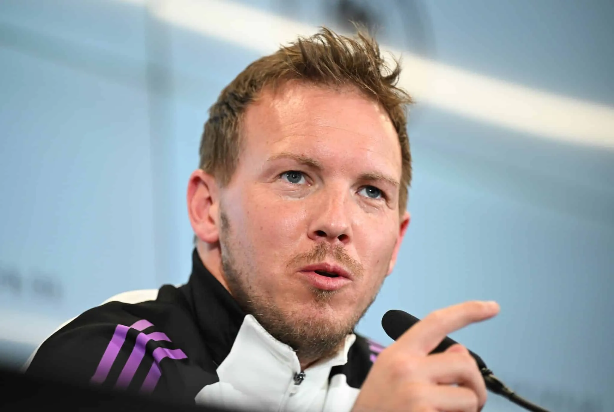 En juillet 2022, à propos de quel club le coach du Bayern Munich, Julian Nagelsmann, a déclaré que ce dernier était ”le seul club au monde” qui n’avait ”pas d’argent”, mais qui achetait ”tous les joueurs” qu’il voulait ?