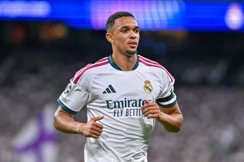 Real Madrid : “perdu” et sifflé… Trent Alexander-Arnold a vécu une nouvelle soirée difficile