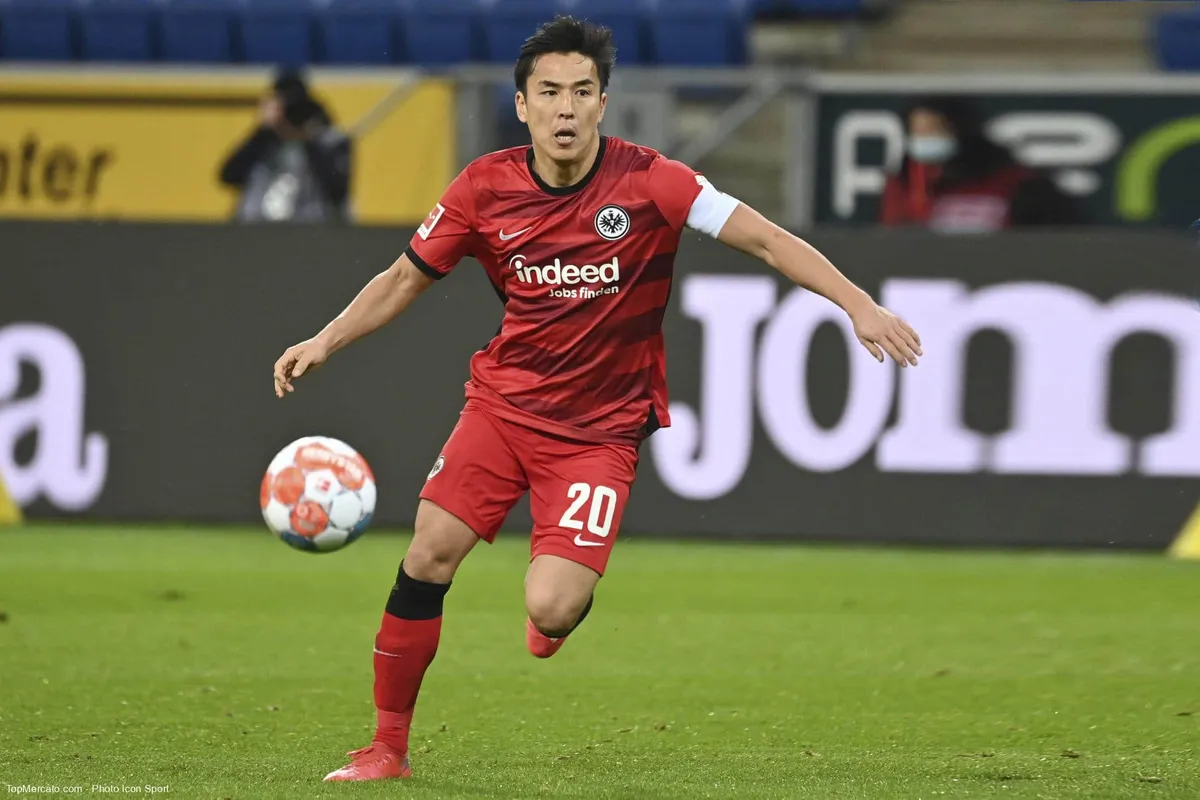 Eintracht Francfort : un cadre prolonge l’aventure