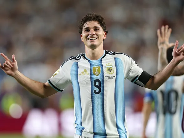 Mercato Barça : “ni 100, ni 150, ni 200 M€”, l’Atlético retient Alvarez… mais se positionne sur un bourreau des Bleus !