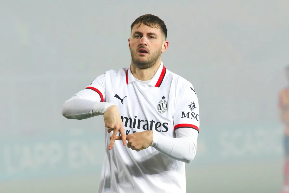 Santiago Gimenez Milan AC