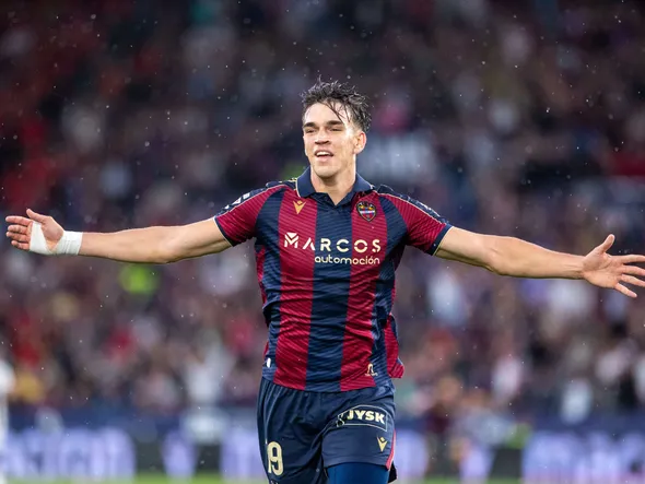 Real Madrid : Carlos Espi, recrue surprise du mercato… et nouveau Joselu de Mourinho ?