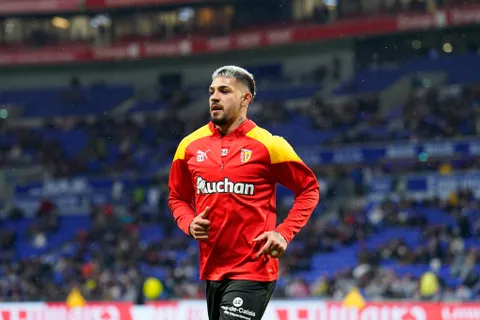 Mercato Lens : l’OM confronté à une concurrence énorme pour Facundo Medina