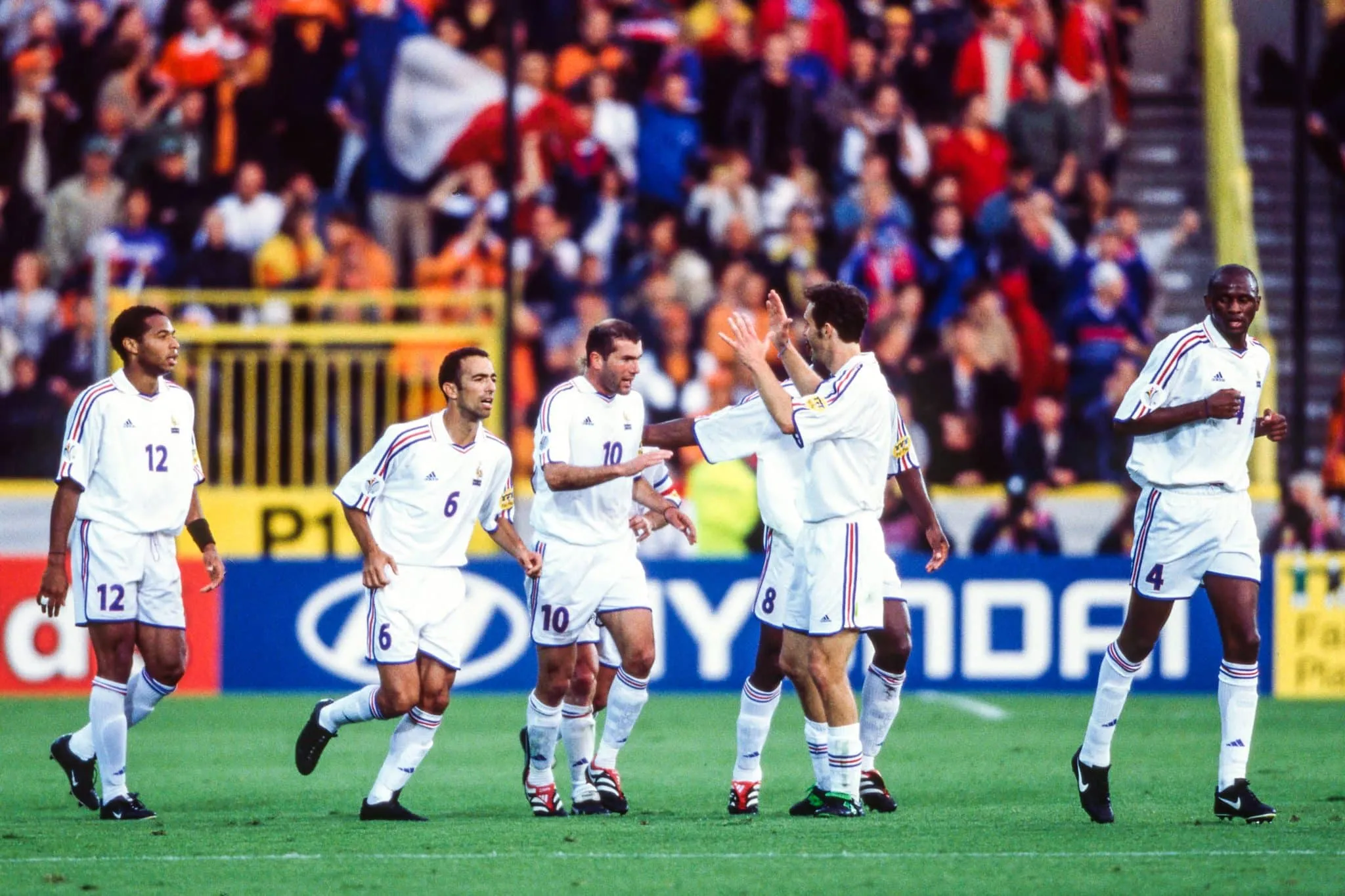 Quelle star espagnole a envoyé un penalty sur la transversale à la 90e min de jeu d’un Espagne 1-2 France en quart de finale de l’Euro 2000 ?