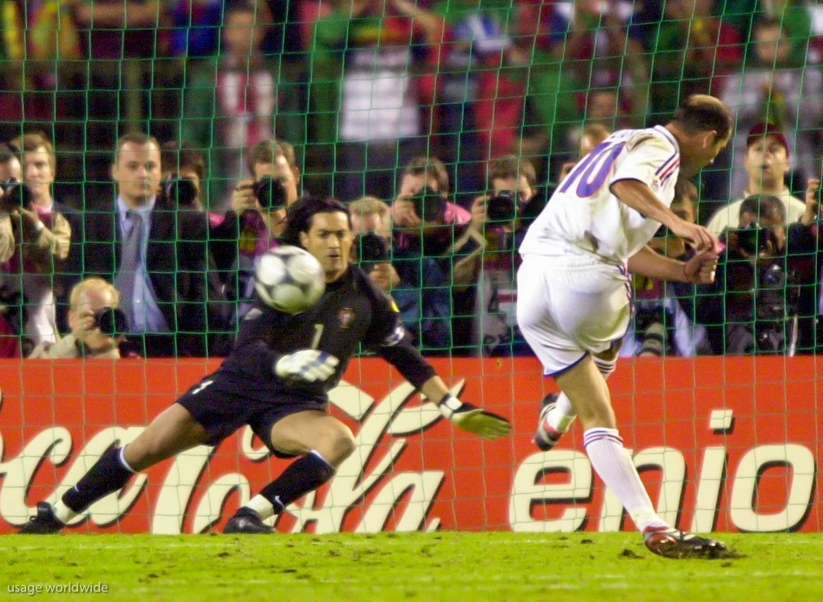 Lors de la demi-finale de l’Euro 2000, Portugal 1-2 France, quel défenseur lusitanien a provoqué un penalty à la fin de la prolongation ?