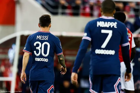 PSG : van der Vaart dézingue Messi